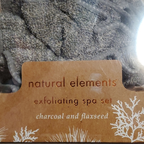 Natural Elements Exfoliating Spa Set Charcoal - Picture 2 of 3